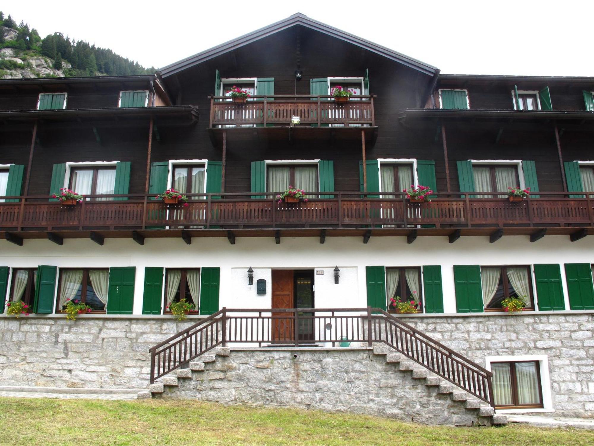 Casa Alpina Don Guanella Couette-café 3*